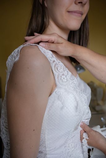 Dans le miroir se dessine votre création - Creation - Salon de mariage à Pérouges - Souffle de Soie